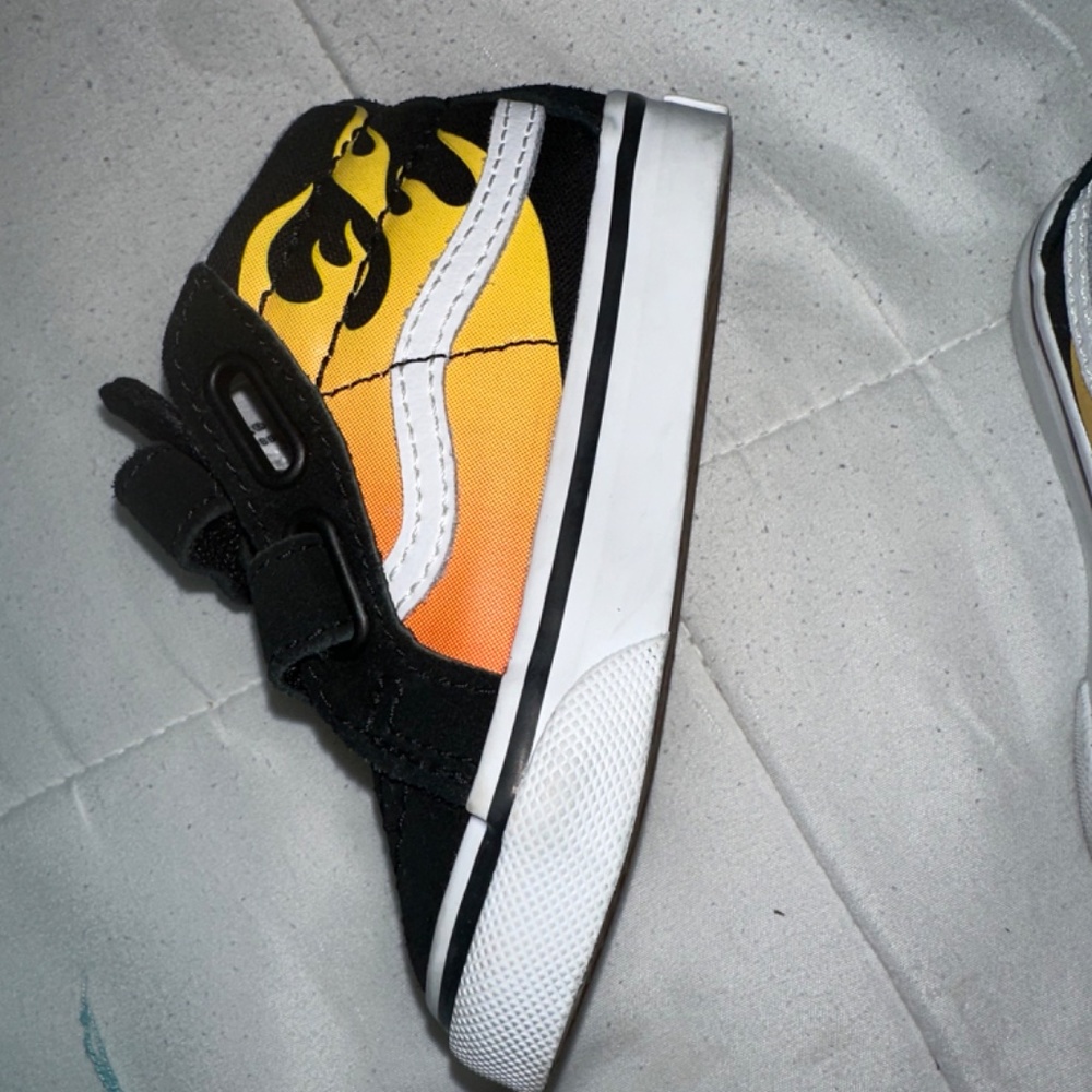Vans - Picture 2 of 2